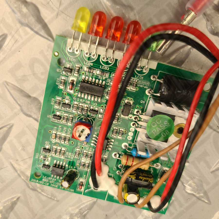 Clore 865-971-666 ES6000 Truck PAC Charge Indicator PCB